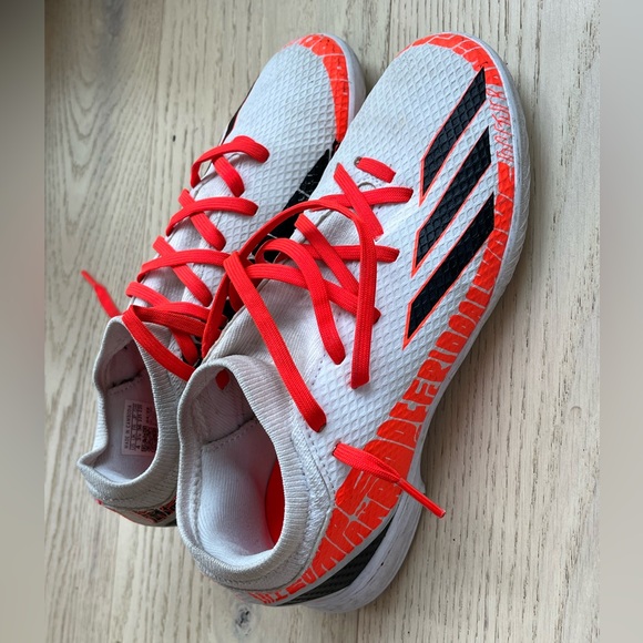 Adidas boy futsal shoes - Picture 2 of 3